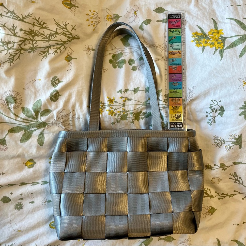 Harvey’s seatbelt bag. Large tote. Silver/ gray. Very clean. - Picture 2 of 11